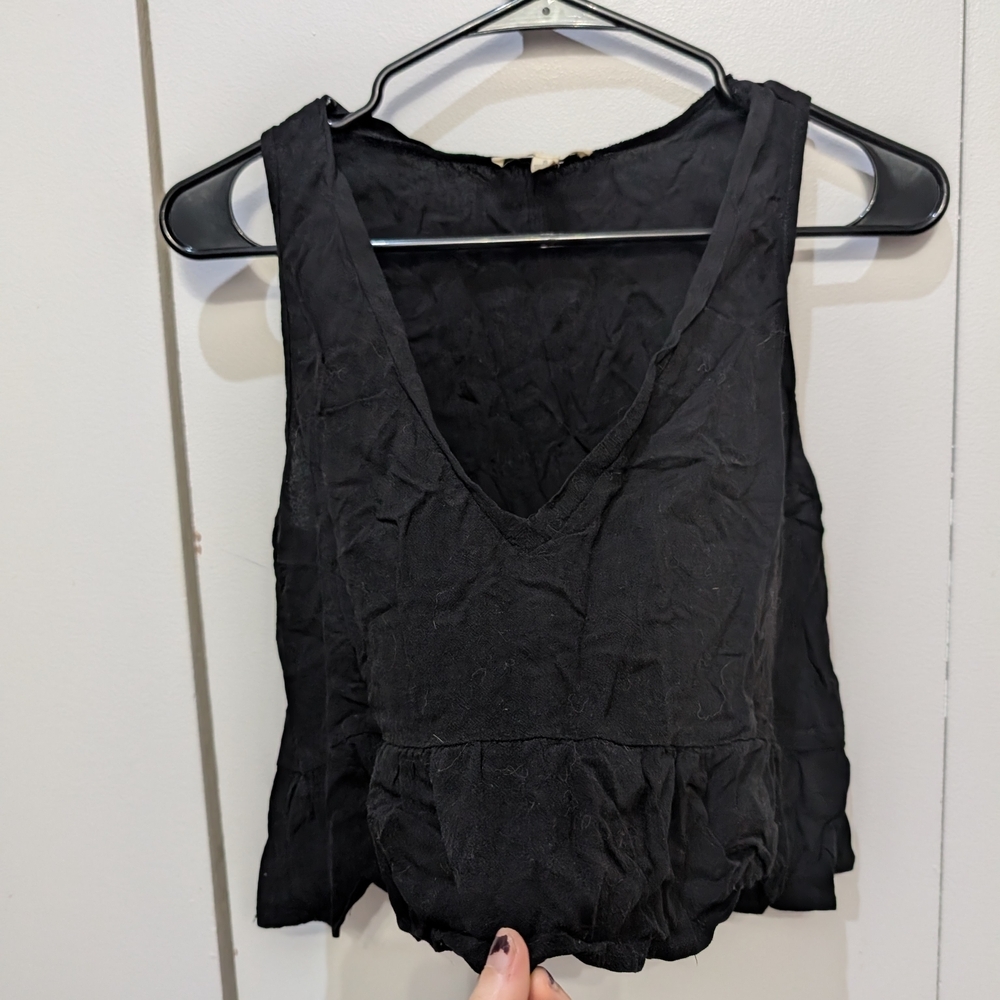 Honey Punch Black V-Neck Flowy Cropped Tank Top